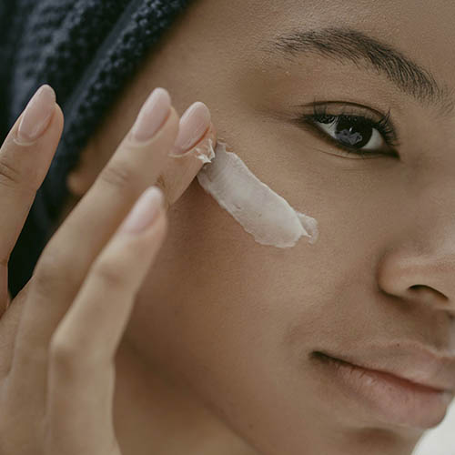 Accès beaute femmes et bien etre. Univers de la femme à la Pharmacie Jacques Brel